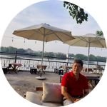 Ảnh chụp ông chủ Nguyễn Công Khanh, người sáng lập trang web này, minh họa cho mục liên hệ trên Trang chủ.